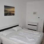 Bl Garden Panzió Bed and breakfast Balatonlelle