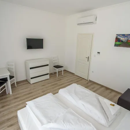 Bl Garden Panzio Bed & Breakfast