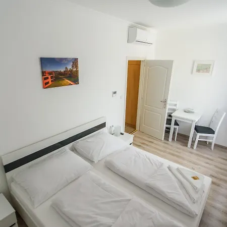 Bl Garden Panzio Bed & Breakfast Balatonlelle