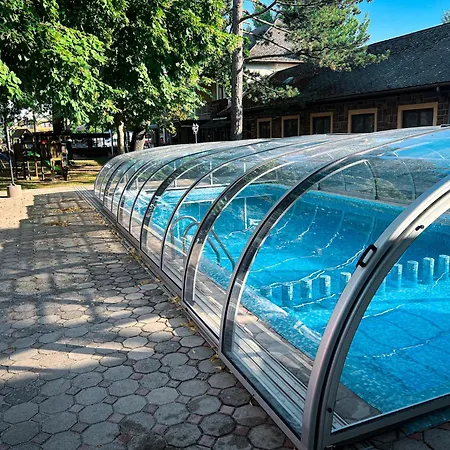Bl Garden Panzio バラトンレッレ