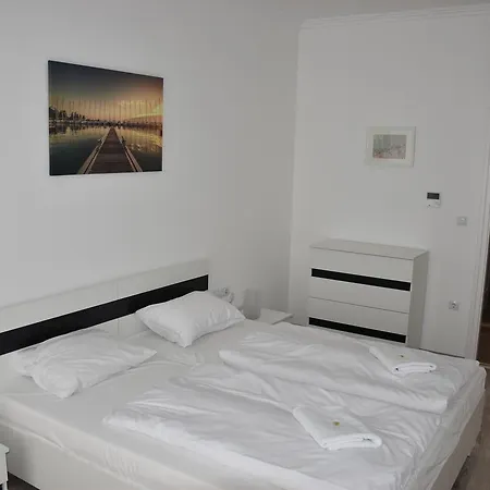 Bl Garden Panzio Bed & Breakfast Balatonlelle