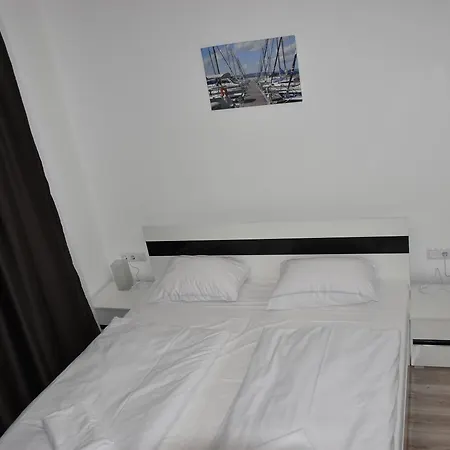 Bed & Breakfast Bl Garden Panzio Balatonlelle