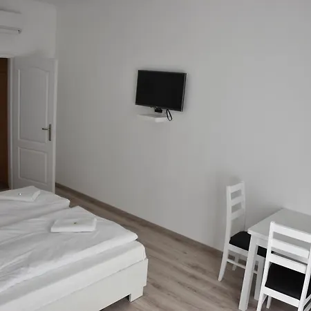 Bed & Breakfast Bl Garden Panzio Balatonlelle