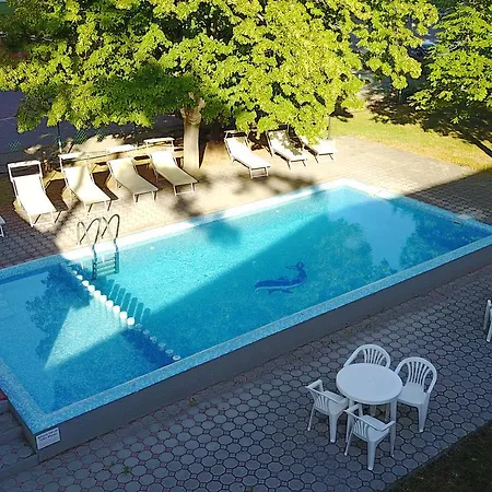 Bl Garden Panzio Bed & Breakfast Balatonlelle
