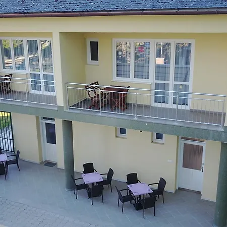 Bed & Breakfast Bl Garden Panzio 4*