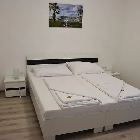 Bl Garden Panzio Bed & Breakfast Balatonlelle