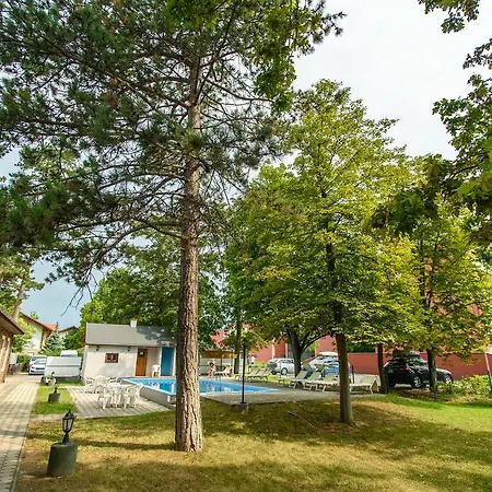 Bl Garden Panzio Bed & Breakfast Balatonlelle