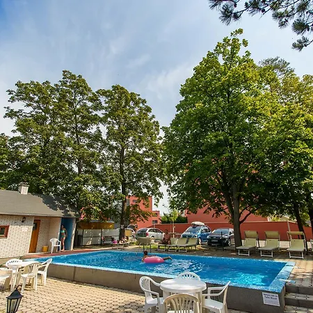 Bl Garden Panzio Bed & Breakfast 4*